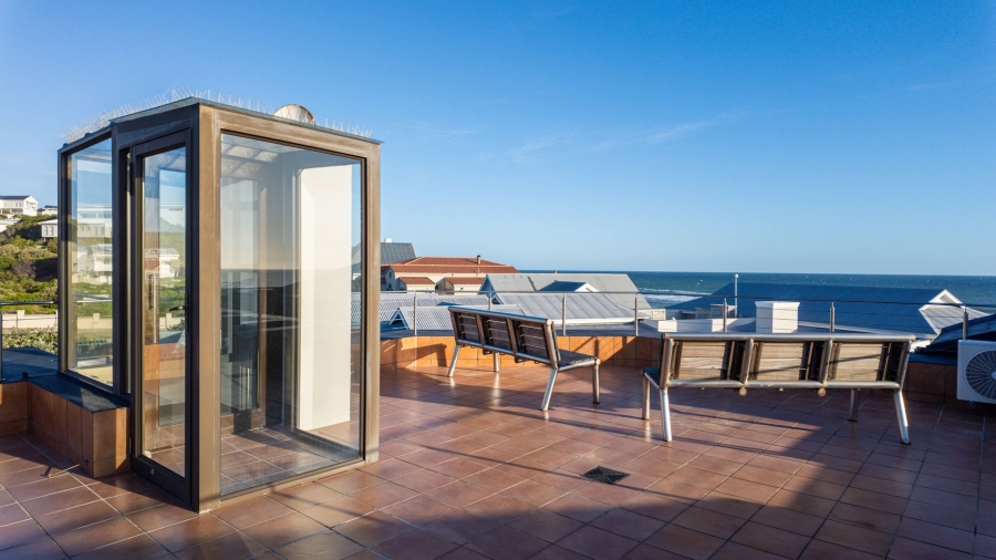 6 Bedroom Property for Sale in Myoli Beach Western Cape